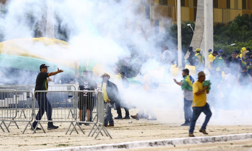 AGU requer ao STF medidas contra atos criminosos cometidos no DF