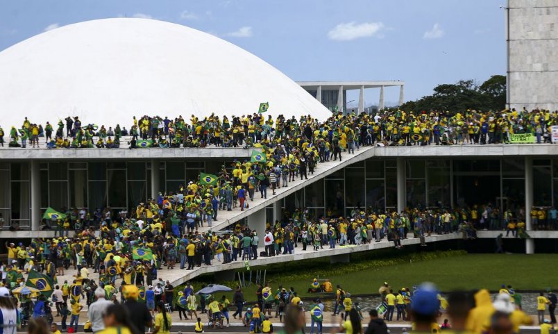 Presidente interino do Congresso convoca reunião para esta segunda