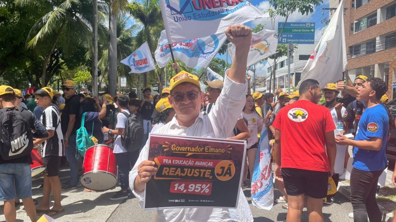 Após protesto de professores, governo do Ceará marca data para discutir reajuste