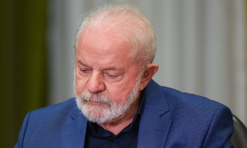 Lula é diagnosticado com pneumonia leve e adia viagem à China