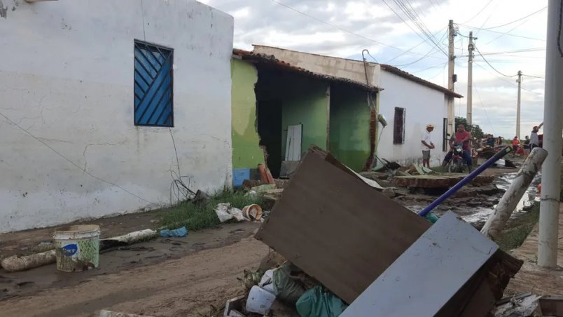 Agricultor tem sete casas destruídas pela forte chuva em Milhã, no Ceará