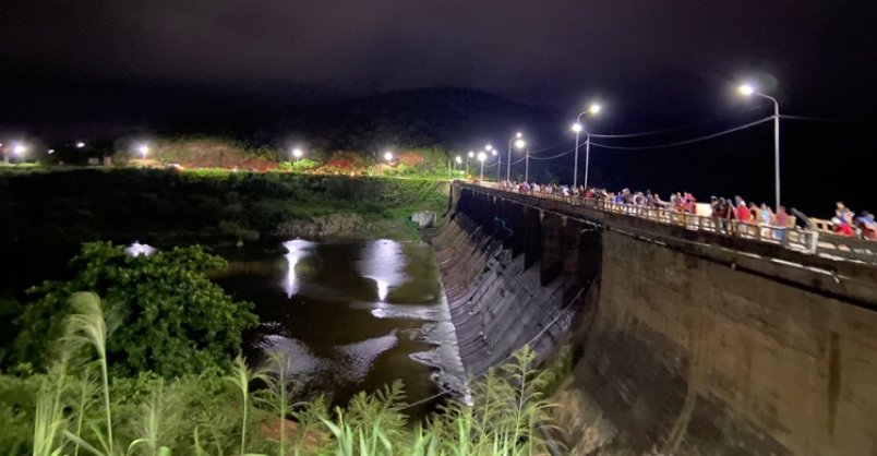 Depois de 12 anos, barragem de Quixeramobim volta a sangrar