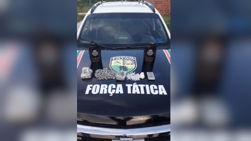 PMCE apreende tijolos de maconha e pedras de crack em Cascavel