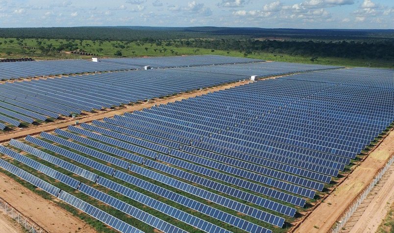 Governo do Ceará assina acordo com grupo chinês para investimento de R$ 1,8 bi em parque solar