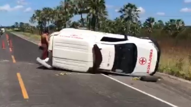 Acidente envolvendo ambulância deixa cinco feridos em Caucaia, na Grande Fortaleza