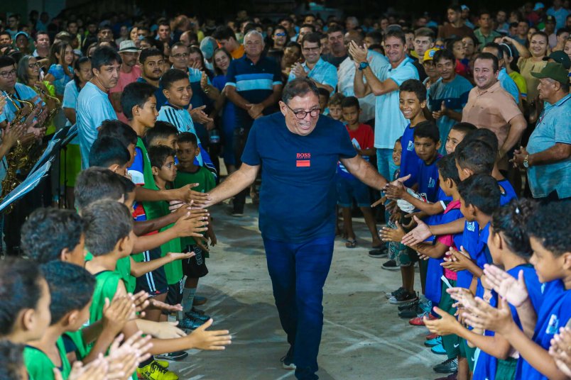 Prefeito Maurício Pinheiro inaugura duas novas areninhas e fortalece o esporte em Senador Pompeu, Ceará